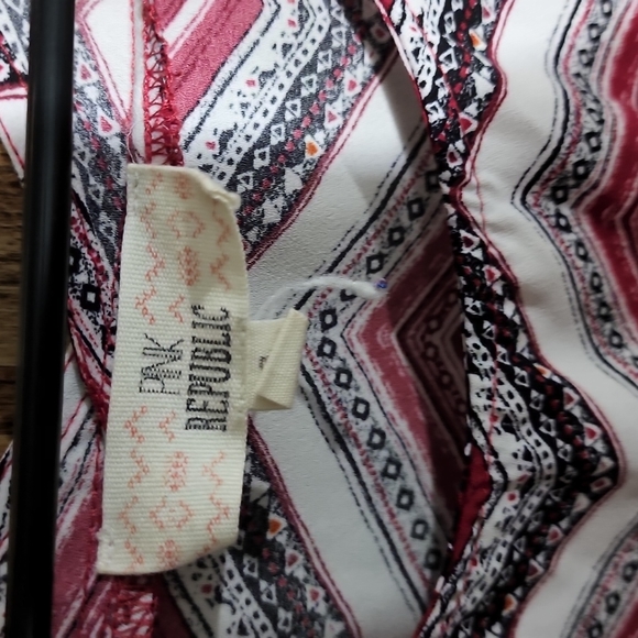 Top - Picture 2 of 2